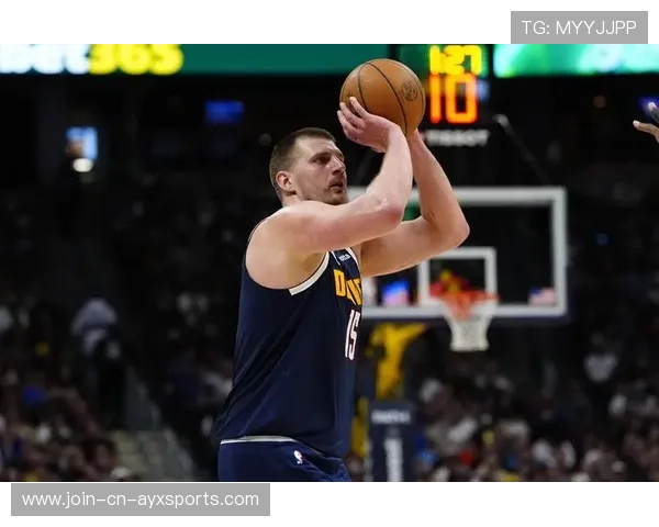 约基奇拉开空间后传球，掘金展现大局观